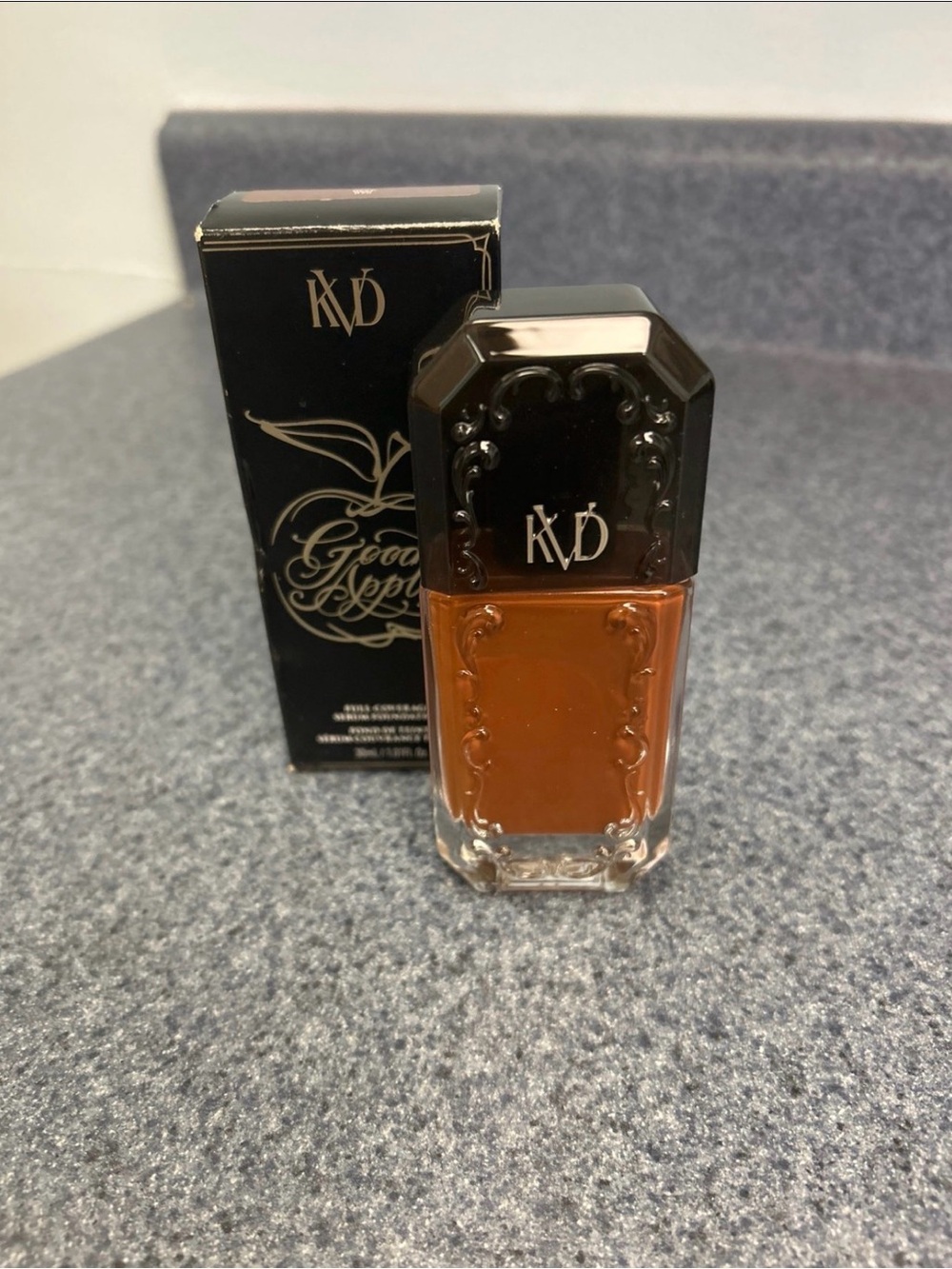 Kat Von D - Good Apple Foundation / Deep 090